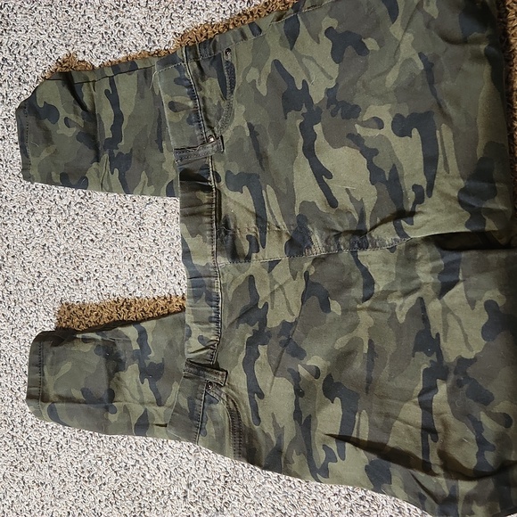 Skinny Camo Pants - Picture 2 of 3